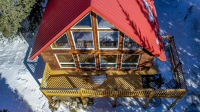 Private Getaway in the Pine Trees - Fox Ridge Lodge